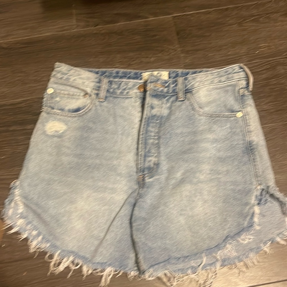 Cute jean shorts   Size 28 We The Free